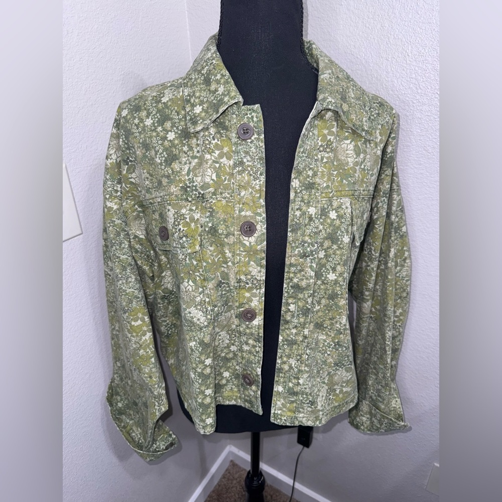 Wild Fable Women’s Green Floral Cottagecore‎ Cropped Canvas Shacket NWT- Medium - Picture 2 of 10